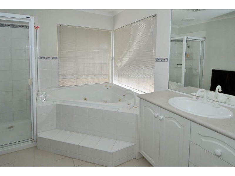45 The Crest, Attwood VIC 3049