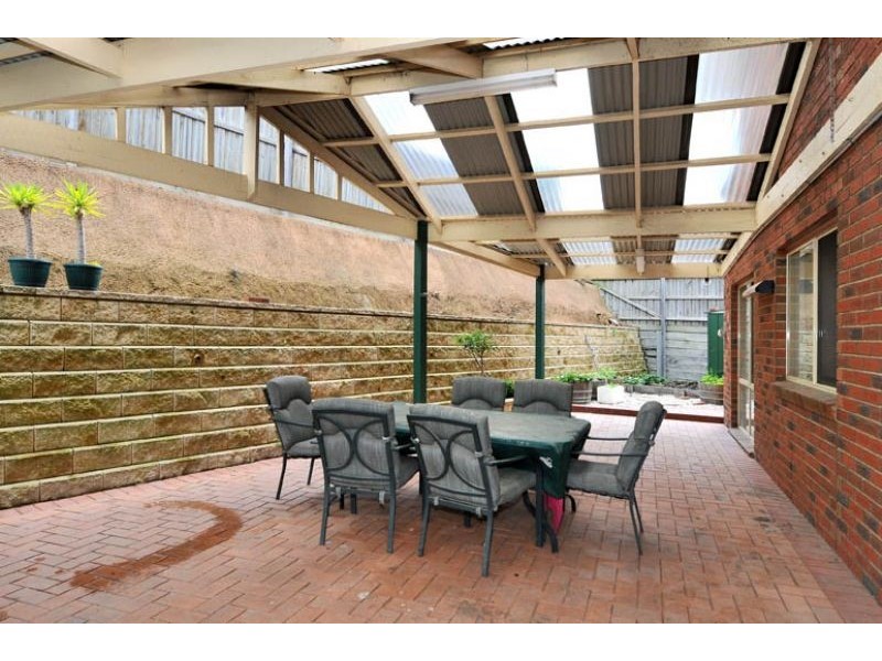 45 The Crest, Attwood VIC 3049