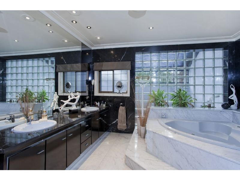 8 Airdrie Mews, Greenvale VIC 3059