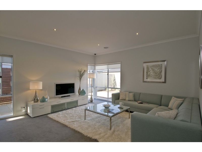 27 Hedges Street, Craigieburn VIC 3064