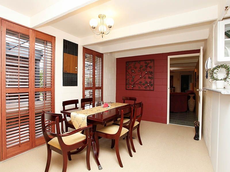 105 South Circular Rd, Gladstone Park VIC 3043