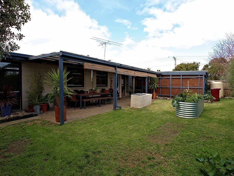 105 South Circular Rd, Gladstone Park VIC 3043