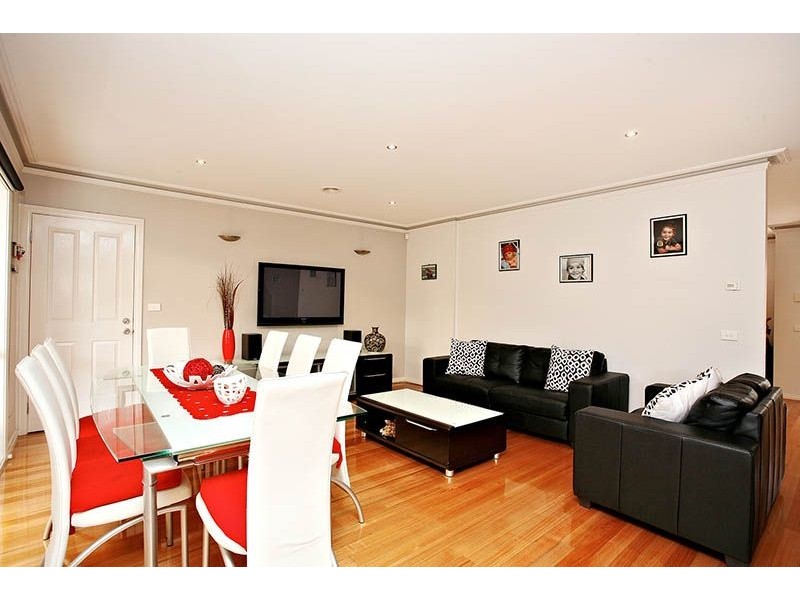 2/2 Banksia Grove, Tullamarine VIC 3043