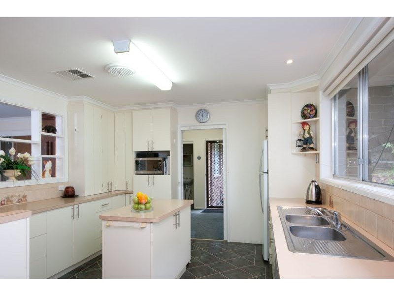 8-10 Farley Court, Gladstone Park VIC 3043