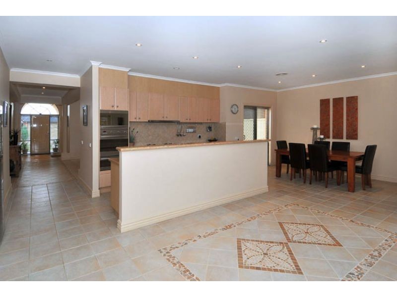 81 Rutherglen Crescent, Gowanbrae VIC 3043