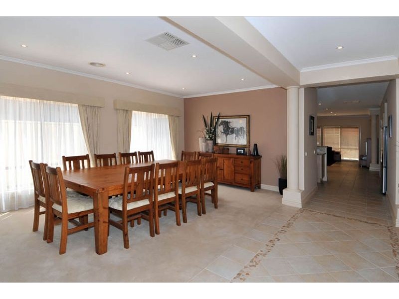 81 Rutherglen Crescent, Gowanbrae VIC 3043