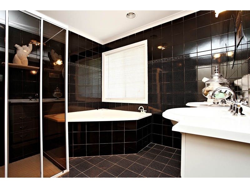 16 Glasson Court, Greenvale VIC 3059