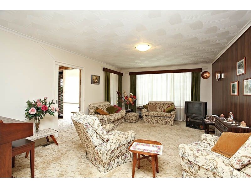 51 Woodstock Drive, Gladstone Park VIC 3043