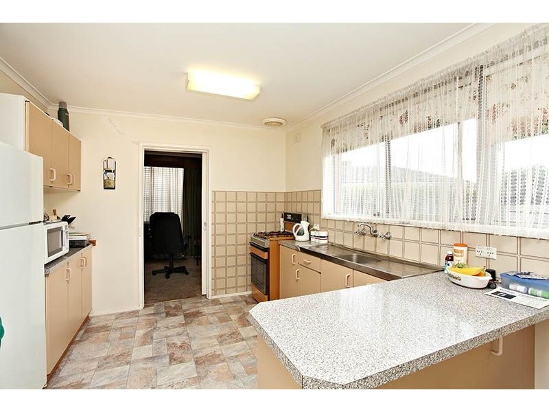 51 Woodstock Drive, Gladstone Park VIC 3043