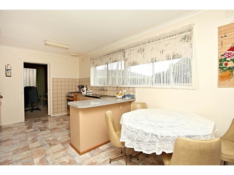 51 Woodstock Drive, Gladstone Park VIC 3043