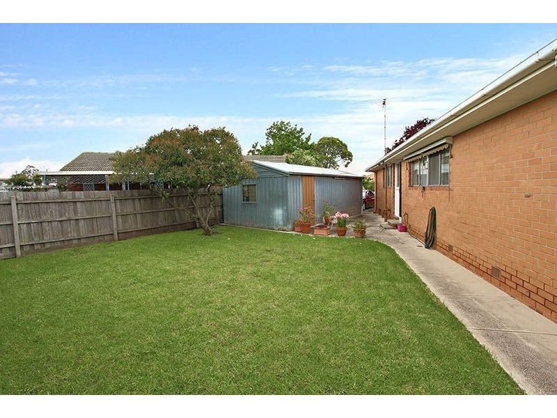 51 Woodstock Drive, Gladstone Park VIC 3043