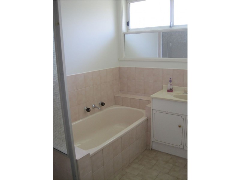 1/130 Deakin Street, Essendon VIC 3040