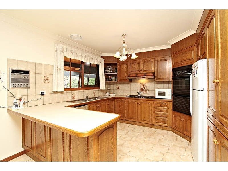 11 Motherwell Avenue, Greenvale VIC 3059