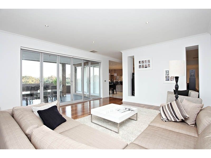 10 Kings College Court, Attwood VIC 3049