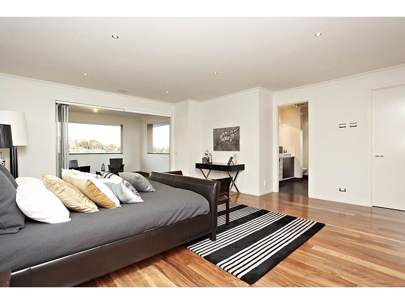 10 Kings College Court, Attwood VIC 3049