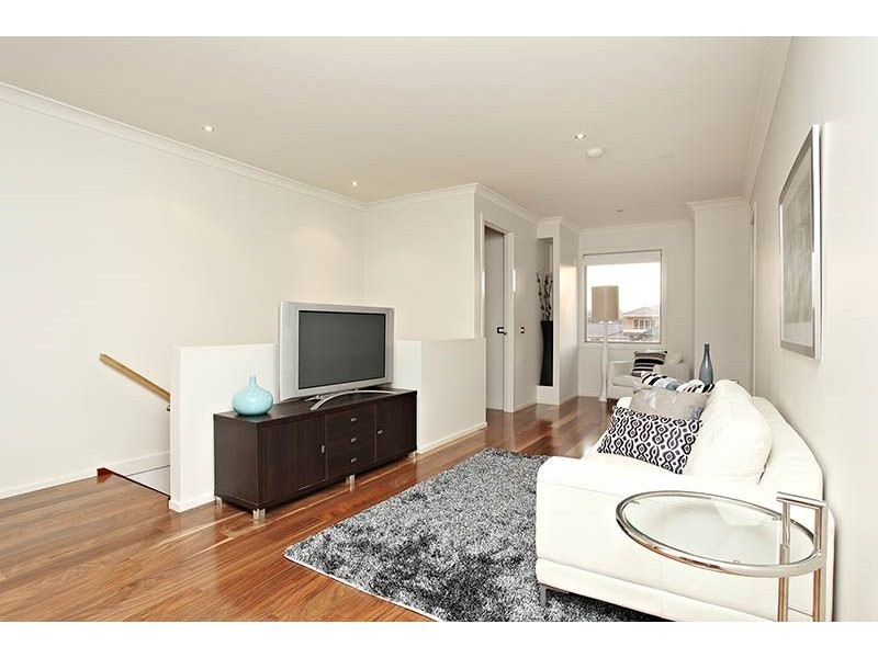 10 Kings College Court, Attwood VIC 3049