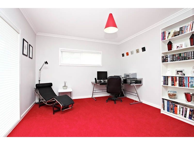 8 Trumpington Terrace, Attwood VIC 3049