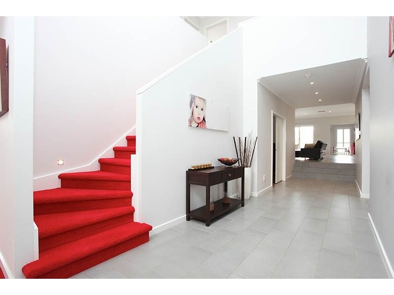 8 Trumpington Terrace, Attwood VIC 3049