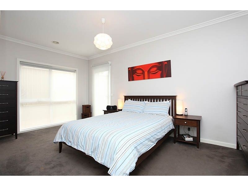 8 Trumpington Terrace, Attwood VIC 3049