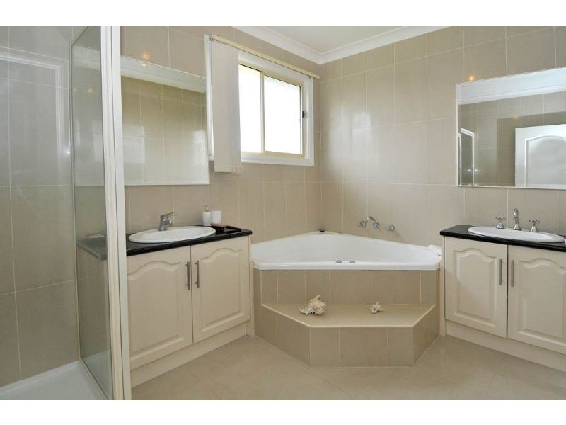 35 Marigold Crescent, Gowanbrae VIC 3043