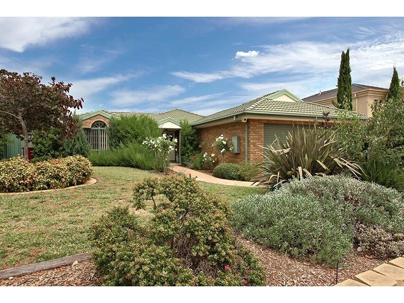8 Gatehouse Drive, Attwood VIC 3049