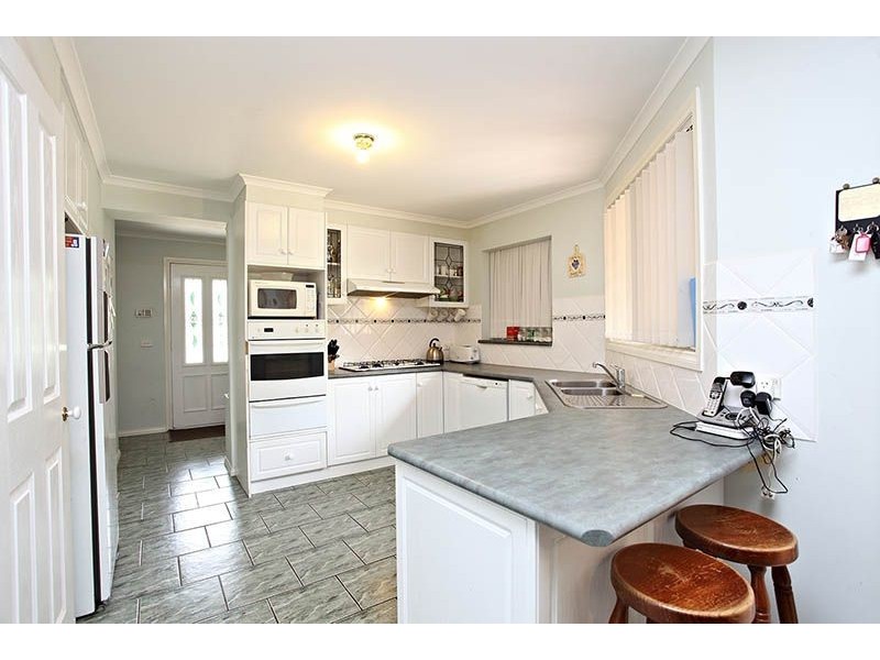 8 Gatehouse Drive, Attwood VIC 3049