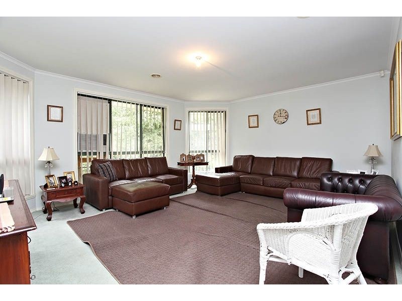 8 Gatehouse Drive, Attwood VIC 3049