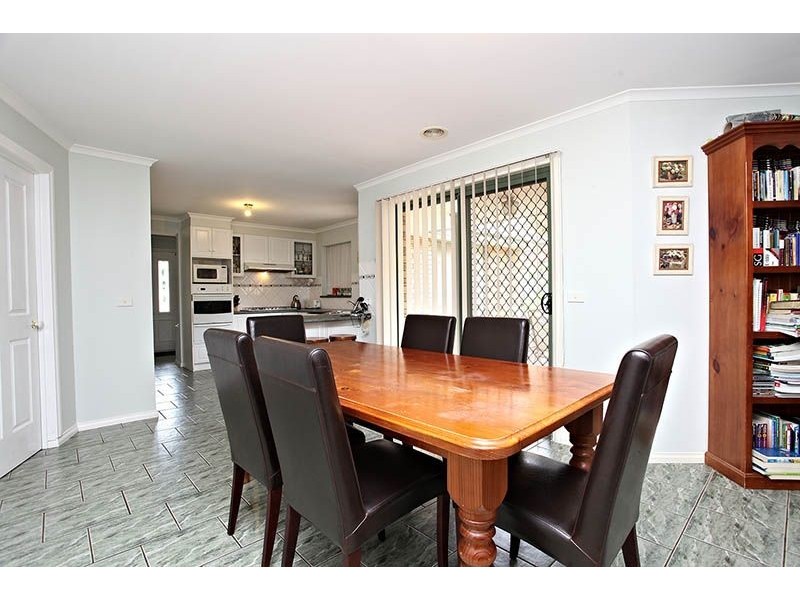 8 Gatehouse Drive, Attwood VIC 3049