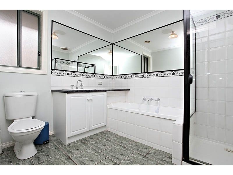8 Gatehouse Drive, Attwood VIC 3049