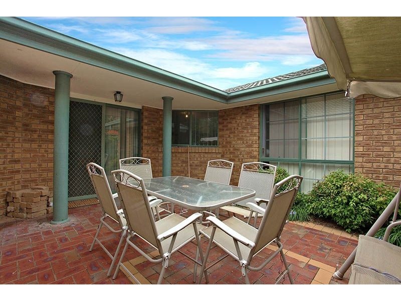 8 Gatehouse Drive, Attwood VIC 3049