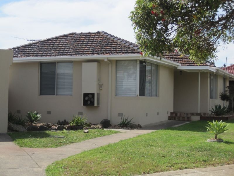 9 Henley Drive, Gladstone Park VIC 3043