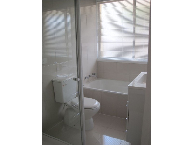 9 Henley Drive, Gladstone Park VIC 3043