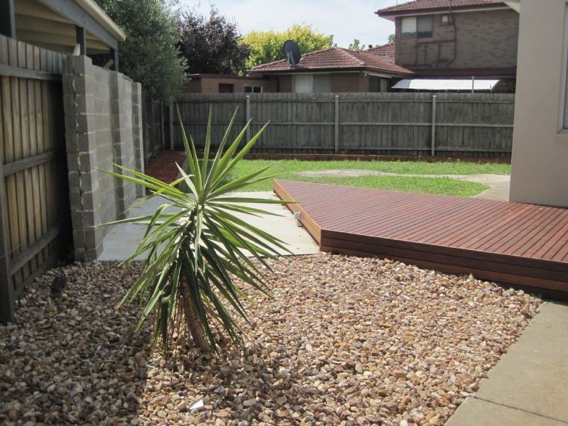 9 Henley Drive, Gladstone Park VIC 3043