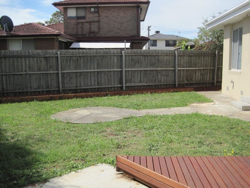 9 Henley Drive, Gladstone Park VIC 3043