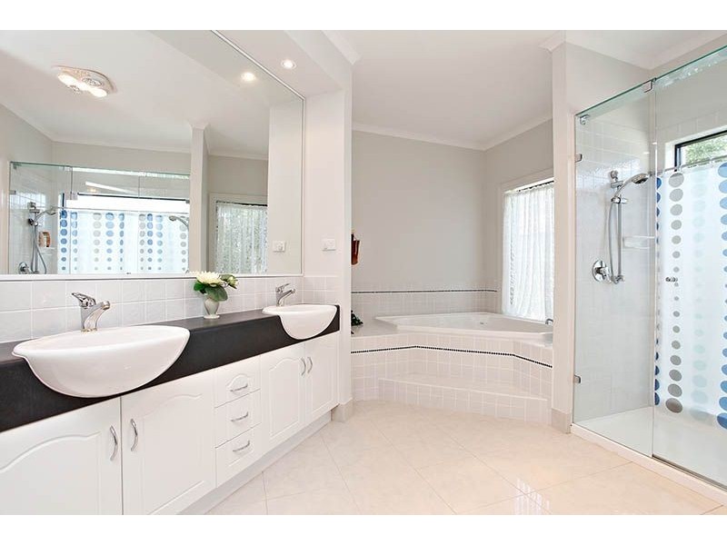 4 Sainsbury Court, Greenvale VIC 3059