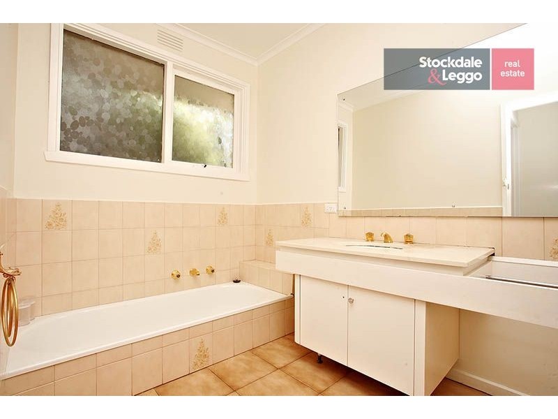 20 Burnleigh Drive, Gladstone Park VIC 3043