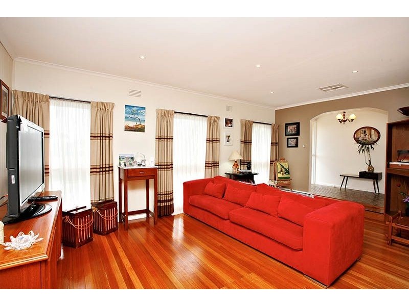 20 Burnleigh Drive, Gladstone Park VIC 3043