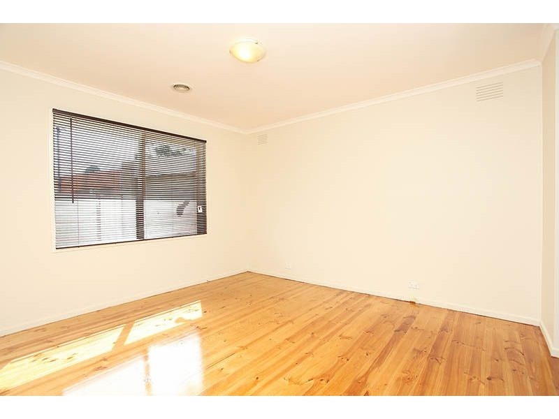 60 Lenoak Street, Gladstone Park VIC 3043