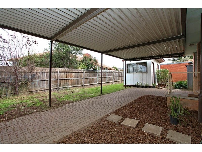 1 Linacre Crescent, Gladstone Park VIC 3043