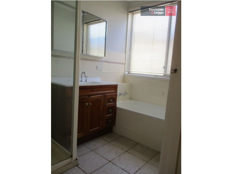 24 Beresford Crescent, Gladstone Park VIC 3043