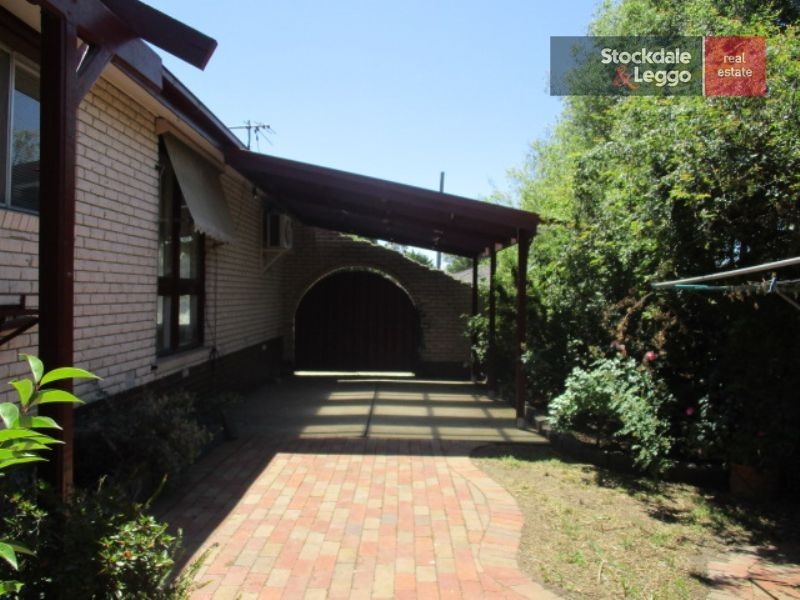 24 Beresford Crescent, Gladstone Park VIC 3043