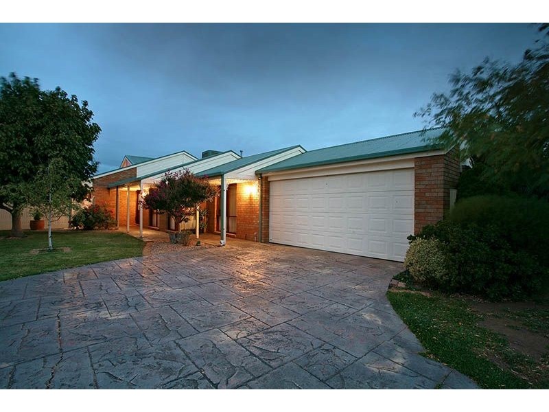 8 Urquhart Court, Greenvale VIC 3059