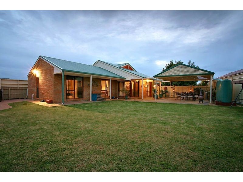 8 Urquhart Court, Greenvale VIC 3059