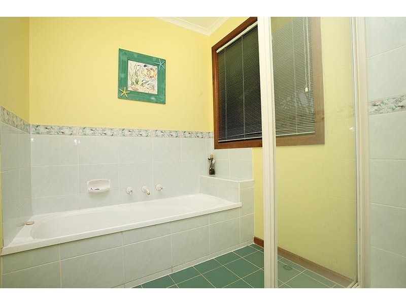 8 Urquhart Court, Greenvale VIC 3059