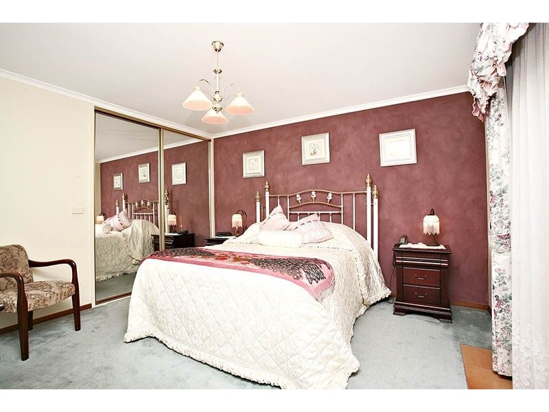 8 Urquhart Court, Greenvale VIC 3059