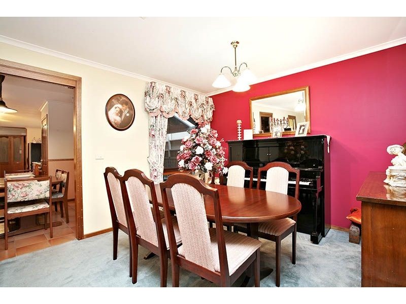 8 Urquhart Court, Greenvale VIC 3059