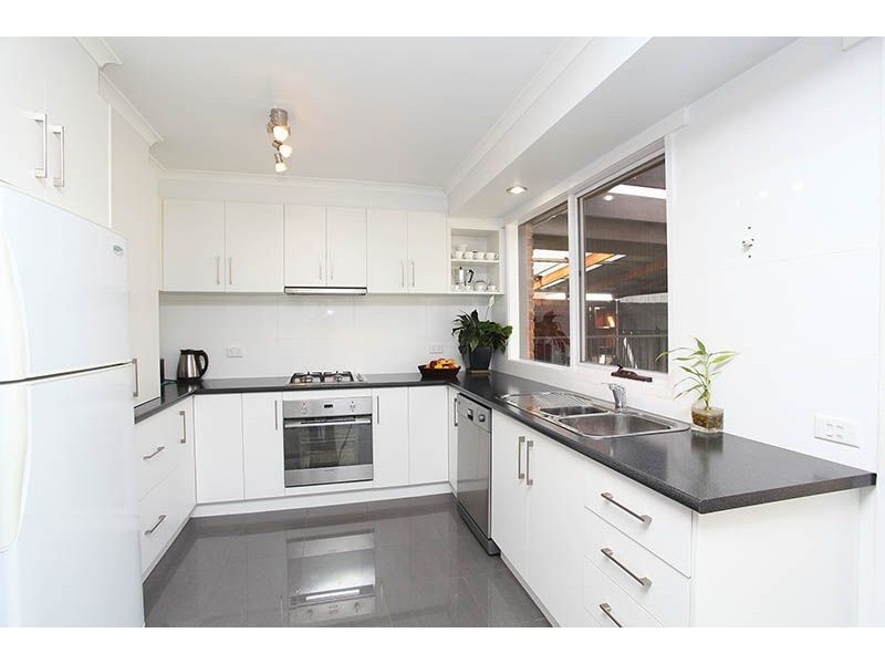 6 Victor Place, Attwood VIC 3049