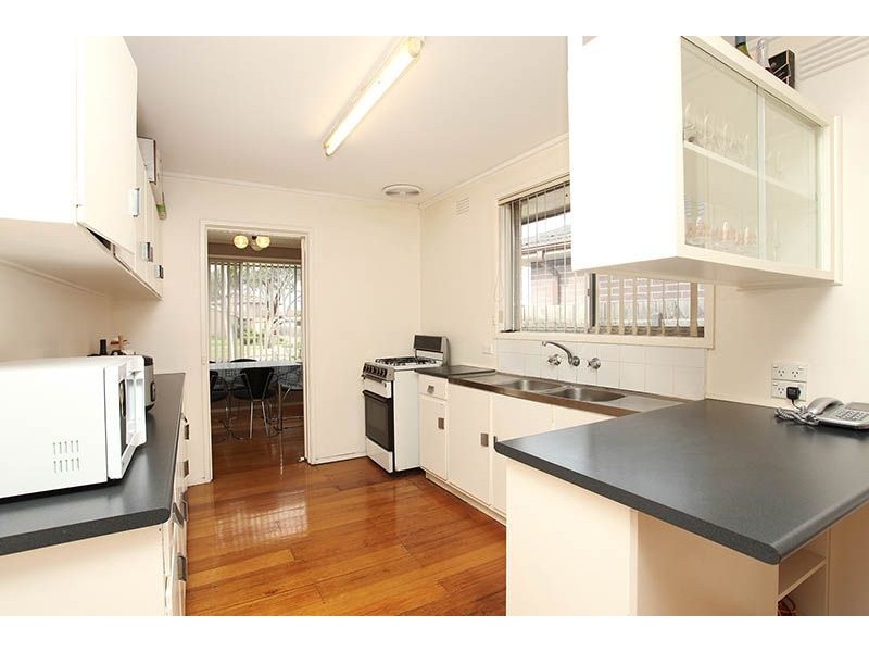 11 Rylandes Drive, Gladstone Park VIC 3043