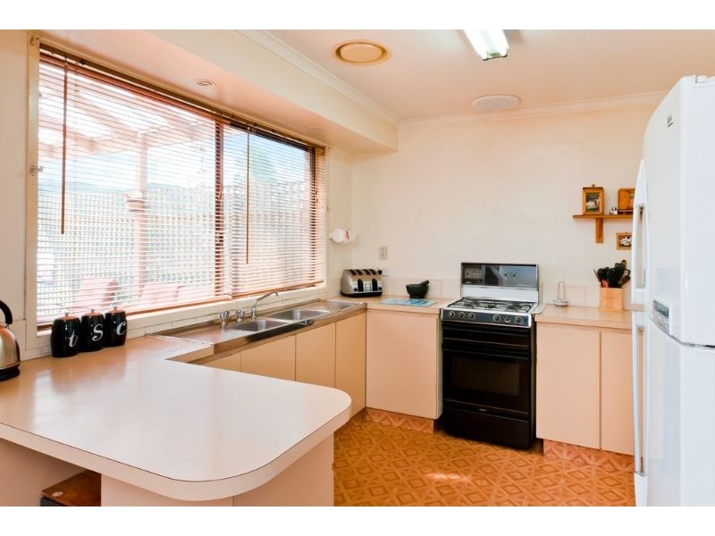61 Harricks Crescent, Attwood VIC 3049