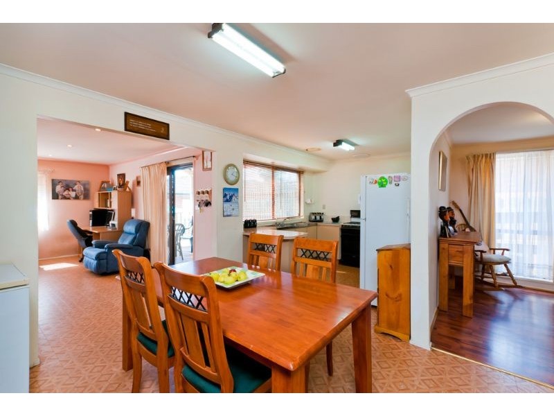 61 Harricks Crescent, Attwood VIC 3049